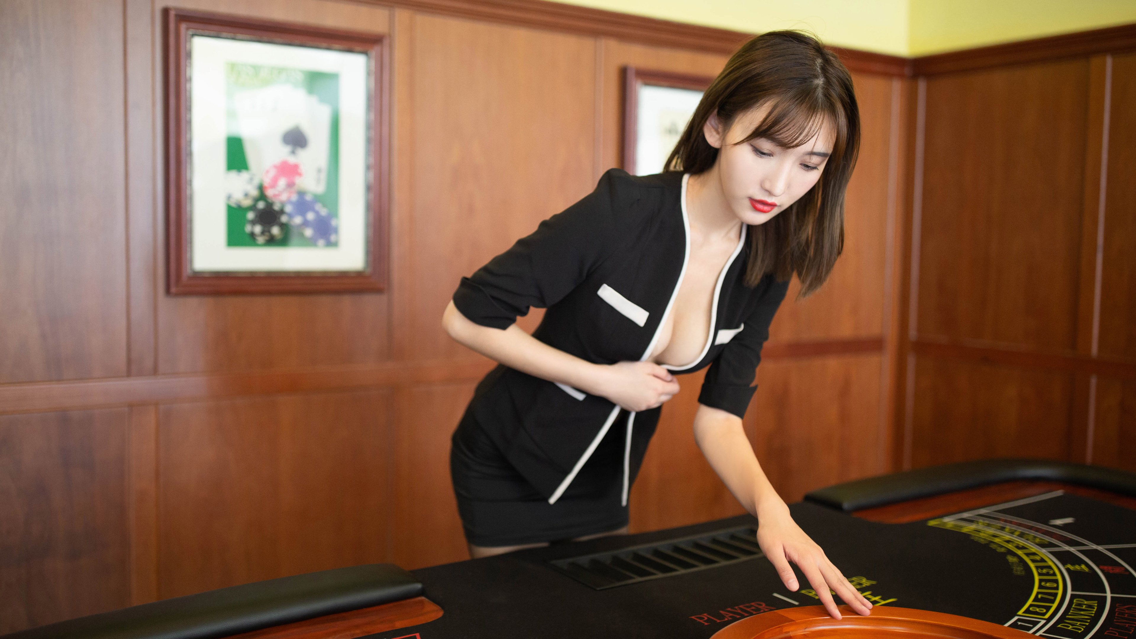 开云在线直播-英超激烈冲刺：最后几场决定冠军归属！，英超收官