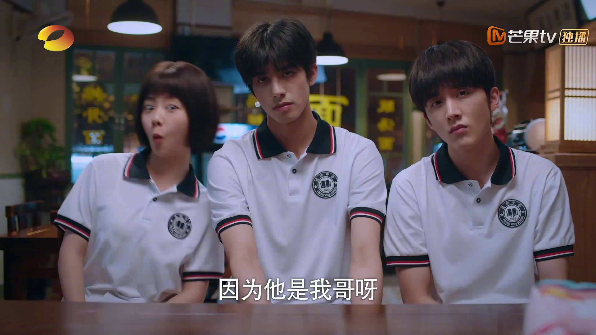 蛙泳表现稳定突尼斯顺利晋级，蛙泳竞速视频