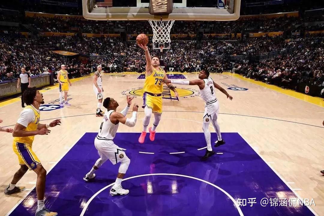 包含开云体育:湖人队训练营:詹姆斯指导年轻球员,传授经验的词条 包含开云体育:湖人队训练营:詹姆斯指导年轻球员,传授经验的词条