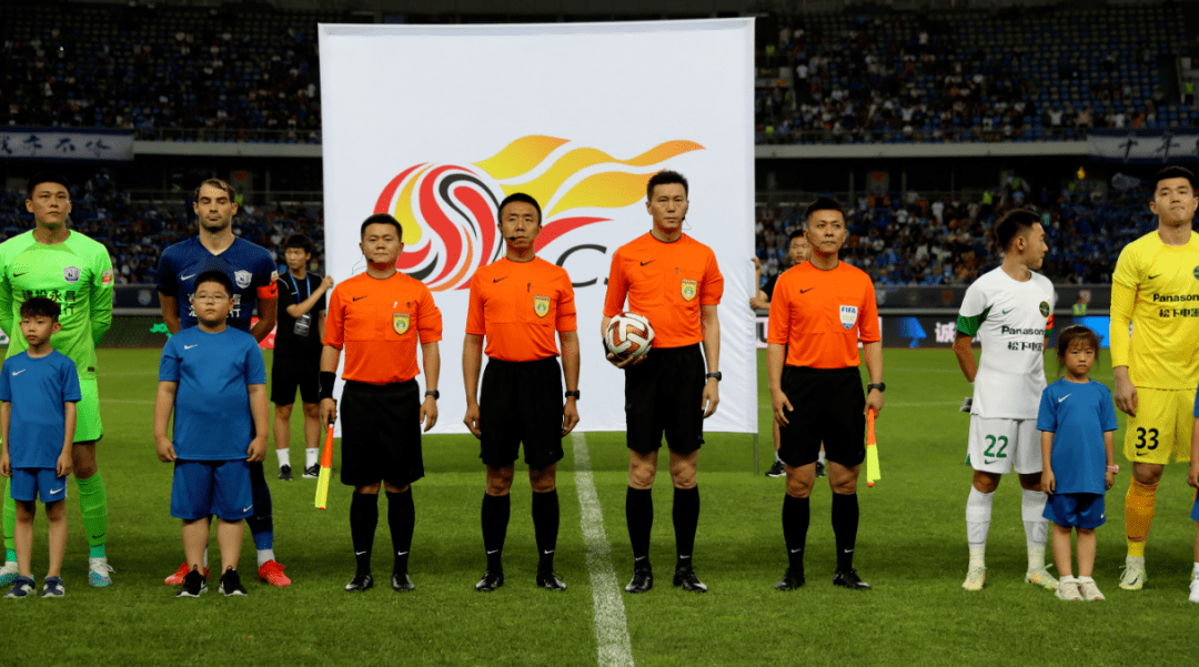 包含开云体育:中超联赛裁判委员会:公布裁判判罚标准,提升执法透明度的词条 包含开云体育:中超联赛裁判委员会:公布裁判判罚标准,提升执法透明度的词条