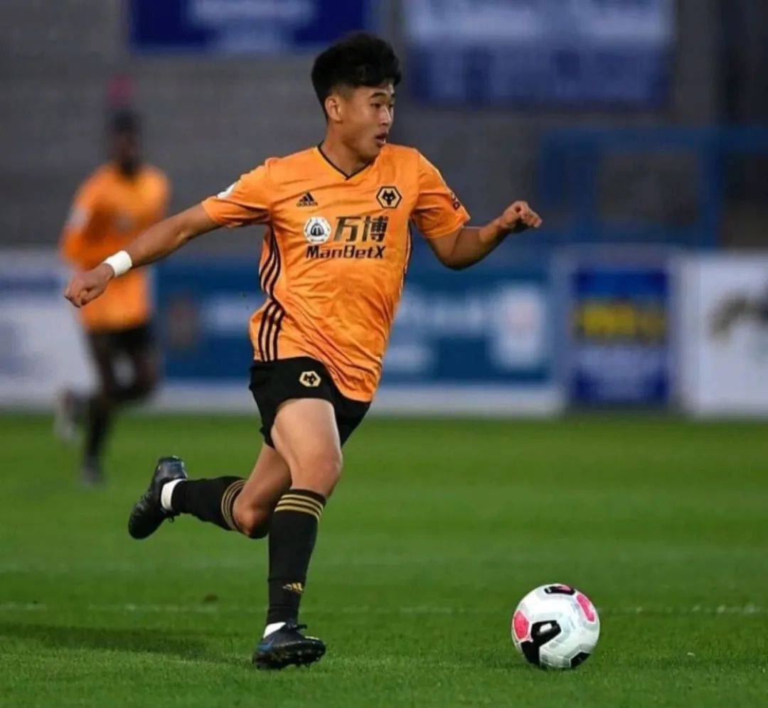 关于开云体育:年轻球员戴伟浚“技术精湛”，球迷：希望他能成为中国足球的未来之星！的信息